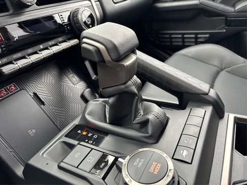 Used 2025 Toyota 4Runner Limited image 30