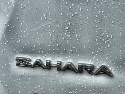 Used 2023 Jeep Wrangler Unlimited Sahara w/ Cold Weather Group AWD/4WD image 14