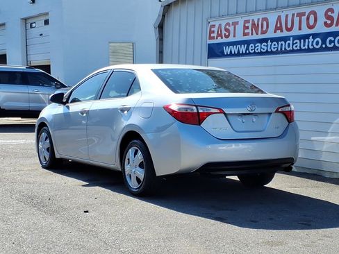 Used 2015 Toyota Corolla LE FWD image 3