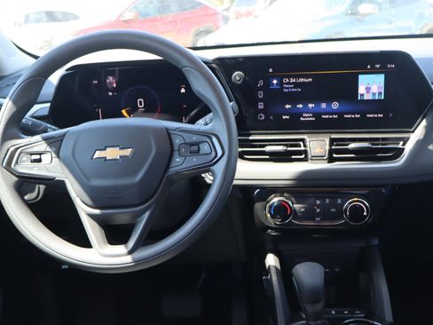 Used 2025 Chevrolet TrailBlazer LT AWD/4WD image 14