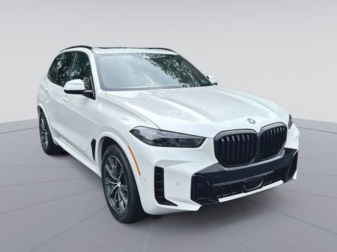 New 2026 BMW X5 xDrive40i w/ M Sport Package AWD/4WD image 1