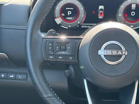 Used 2025 Nissan Pathfinder Platinum AWD/4WD image 23