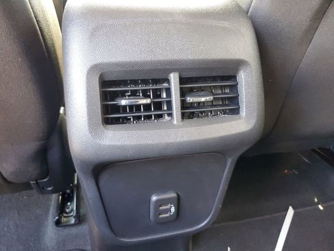 Used 2023 Chevrolet Equinox LT FWD image 18