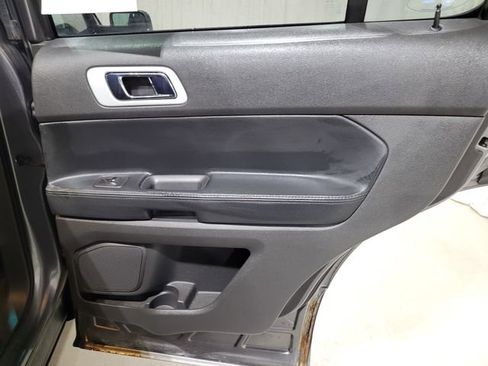 Used 2014 Ford Explorer XLT w/ Equipment Group 202A image 48