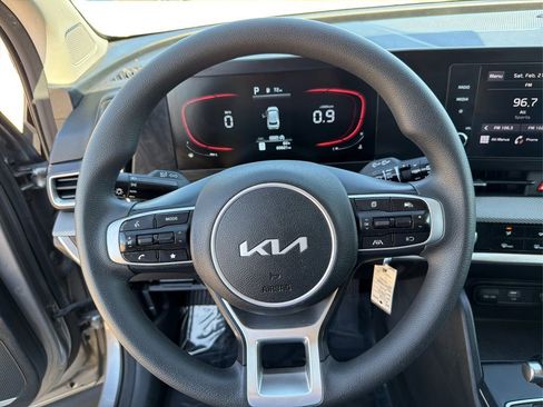 Used 2023 Kia Sportage LX image 17