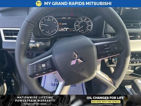 New 2026 Mitsubishi Outlander LE AWD/4WD image 14