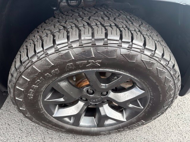 Used 2018 Jeep Cherokee Trailhawk w/ Cold Weather Group AWD/4WD image 20