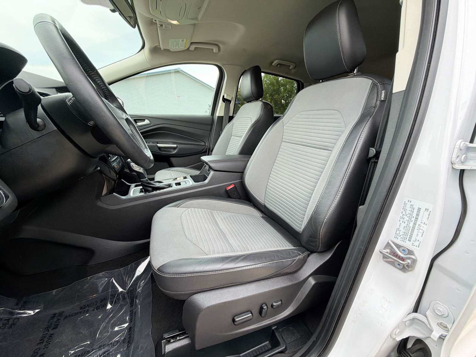 Used 2019 Ford Escape SE FWD image 4