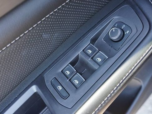 Used 2024 Volkswagen Atlas Cross Sport SE image 14