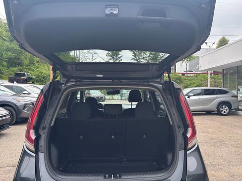 Used 2025 Kia Soul LX w/ LX Technology Package FWD image 30