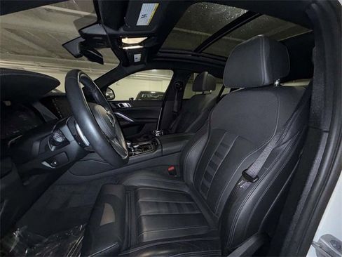 Used 2021 BMW X6 xDrive40i w/ M Sport Package image 2