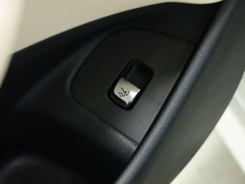 Used 2017 Mercedes-Benz E 300 image 37