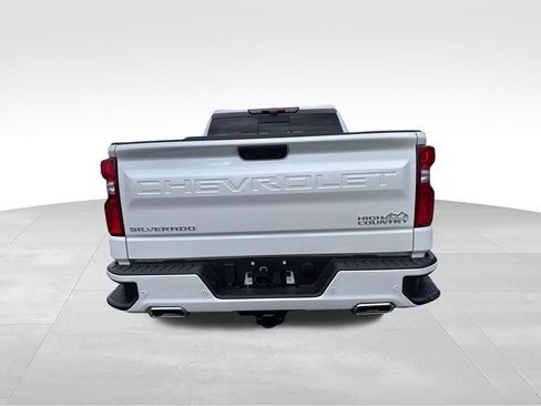 Used 2025 Chevrolet Silverado 1500 High Country w/ High Country Premium Package AWD/4WD image 4