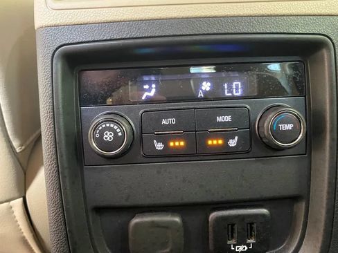 Used 2017 Buick Envision Essence FWD image 39