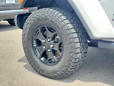 Used 2021 Jeep Gladiator Sport AWD/4WD image 29