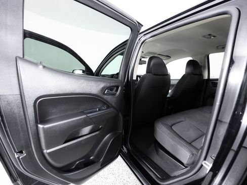 Used 2021 Chevrolet Colorado LT AWD/4WD image 16