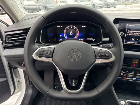 Used 2025 Volkswagen Jetta SE w/ Sunroof Package image 9