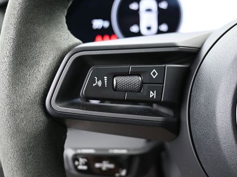 Used 2025 Porsche Taycan image 19