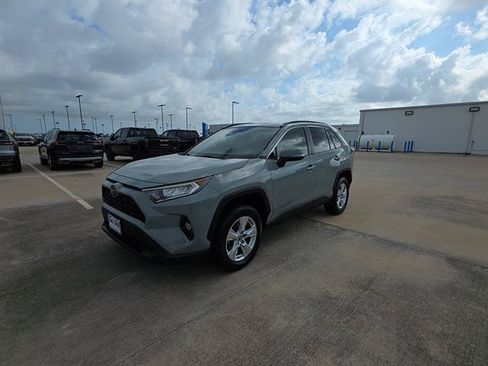 Used 2019 Toyota RAV4 XLE w/ Convenience Package FWD image 5