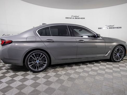 Used 2022 BMW 530e w/ Premium Package RWD image 4