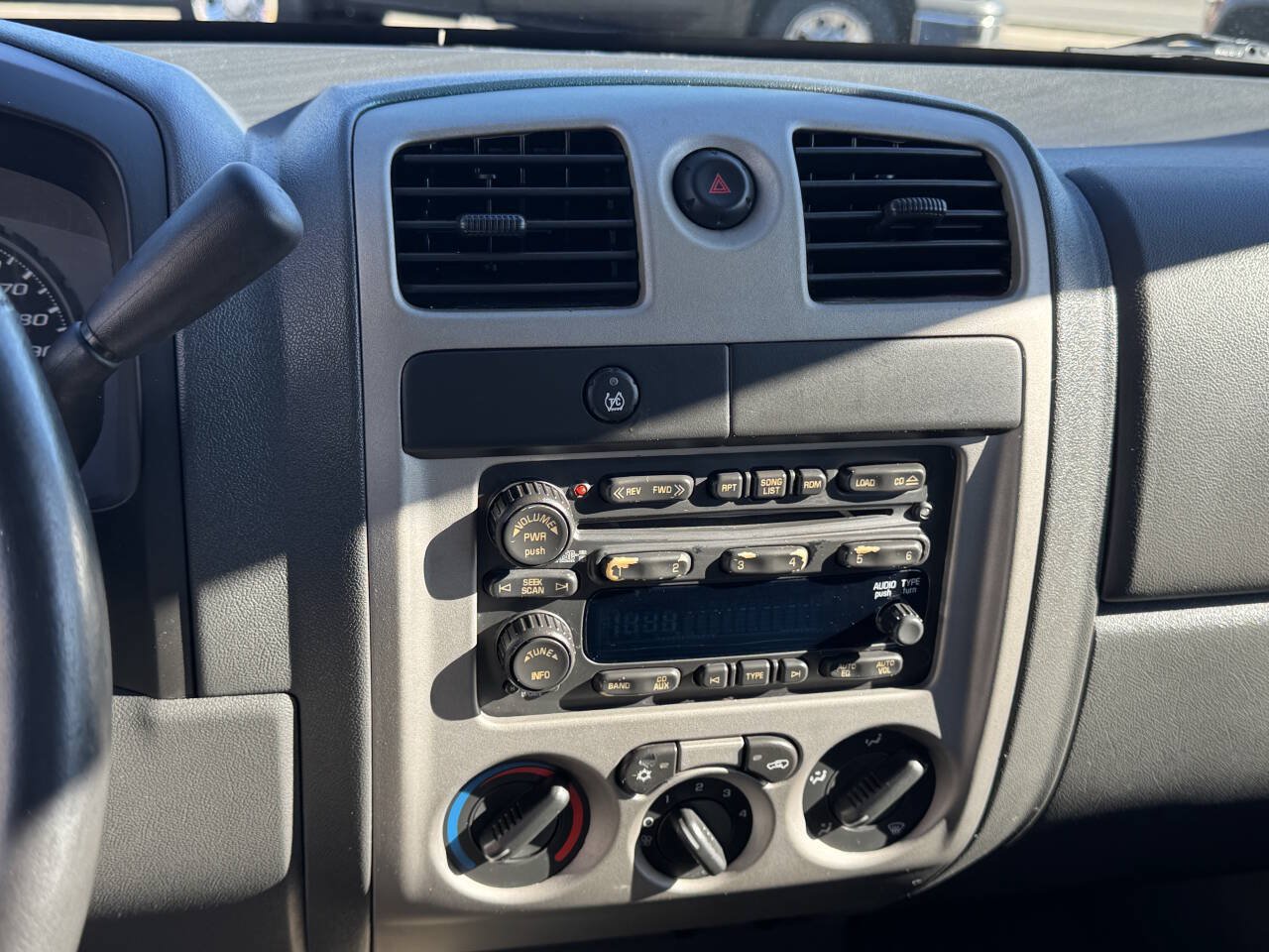 Used 2005 Chevrolet Colorado LS RWD image 20