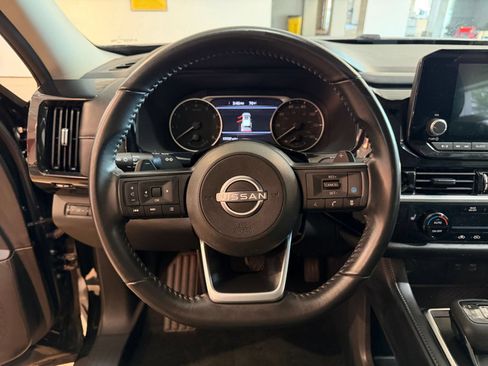 Used 2025 Nissan Pathfinder SV FWD image 29