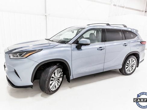 Used 2023 Toyota Highlander Platinum image 3