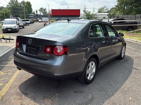 Used 2009 Volkswagen Jetta SE FWD image 5