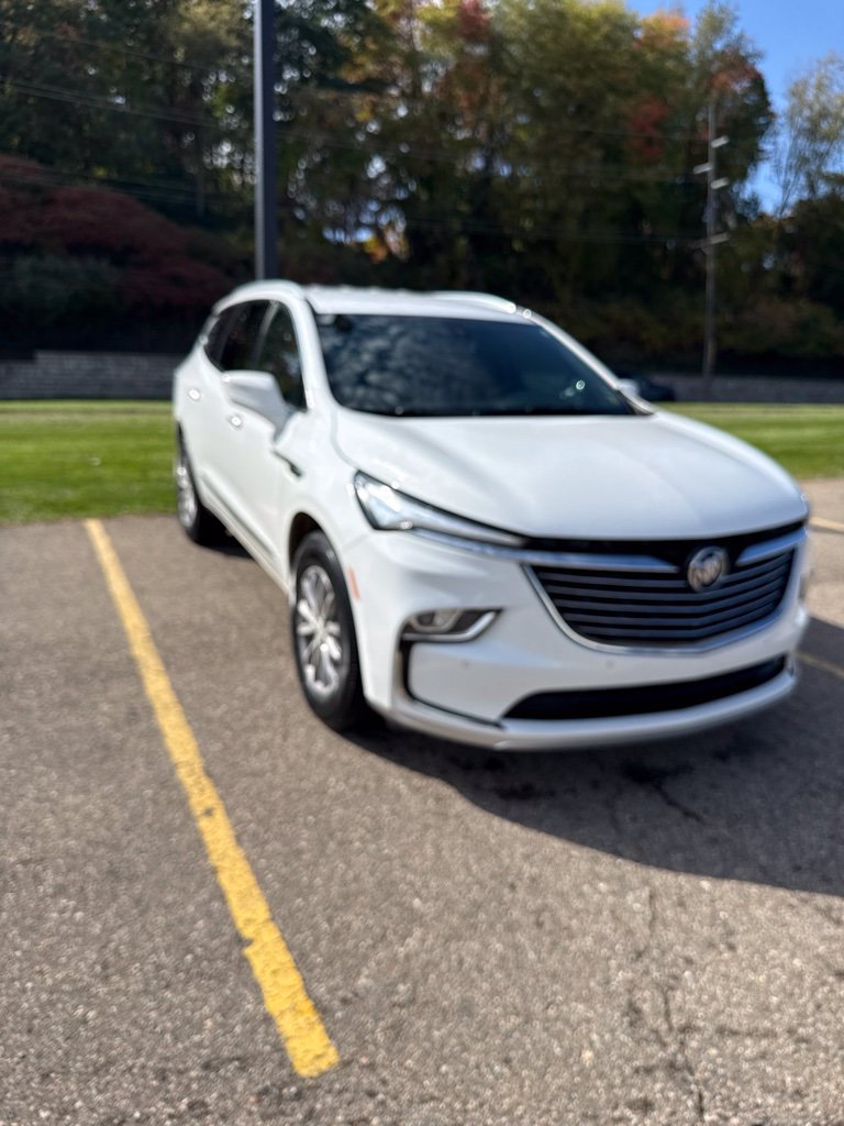 Used 2022 Buick Enclave Essence w/ Trailering Package, 5000 lbs. AWD/4WD image 3