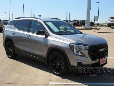 Used 2024 GMC Terrain SLT w/ Elevation Edition FWD image 8