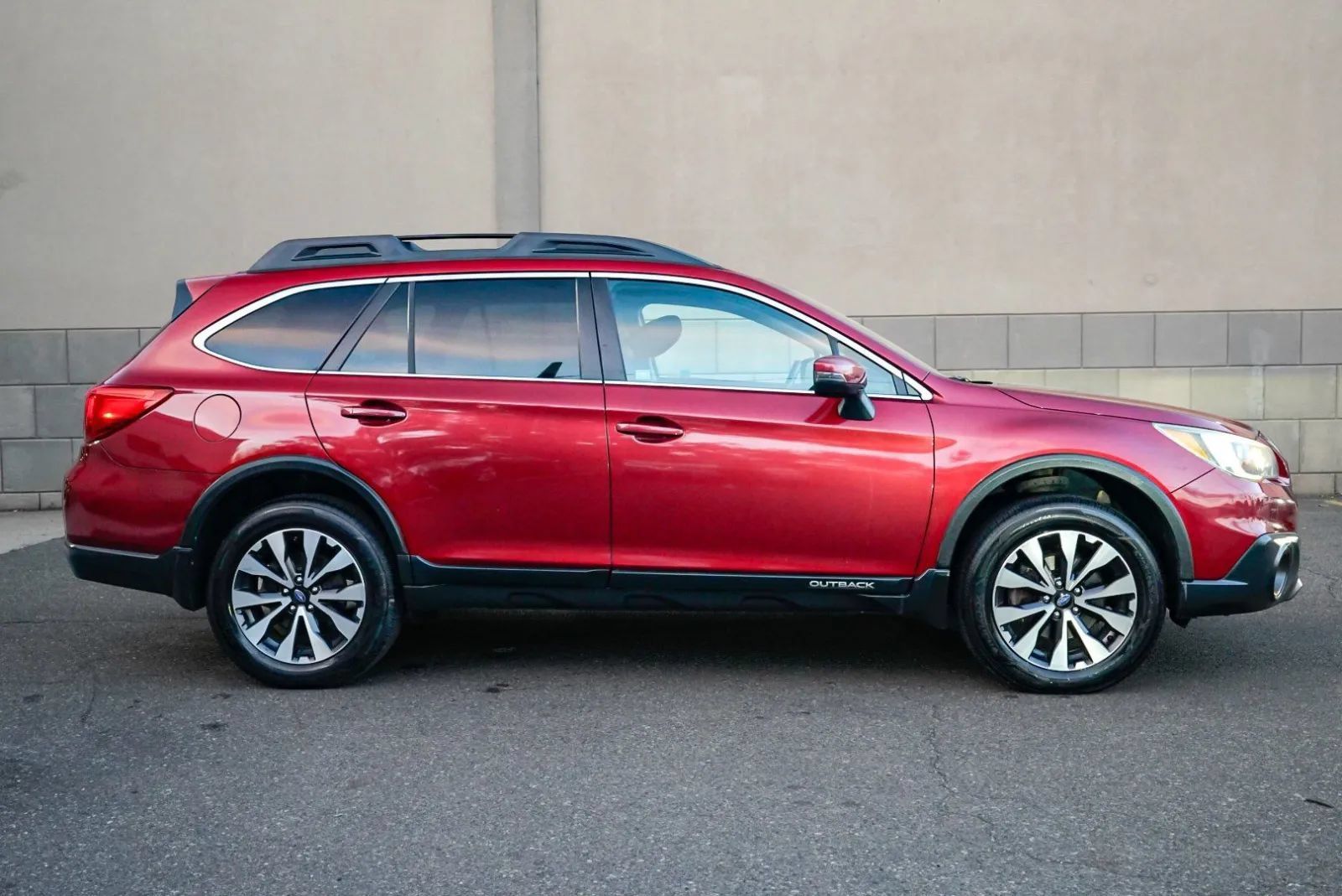 Used 2016 Subaru Outback 2.5i Limited AWD/4WD image 5