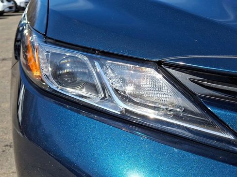 Used 2019 Toyota Camry LE image 9