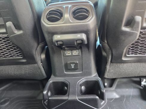 Used 2021 Jeep Gladiator Mojave AWD/4WD image 13