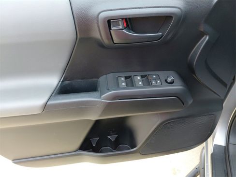 Used 2022 Toyota Tacoma SR image 27