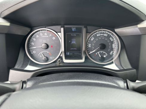 Used 2017 Toyota Tacoma Limited w/ Tow Package AWD/4WD image 22
