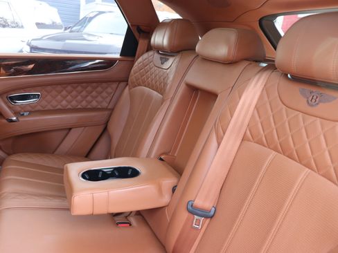 Used 2017 Bentley Bentayga image 28