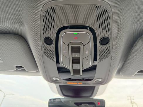 Used 2021 Audi e-tron Premium Plus w/ Premium Plus Package image 18