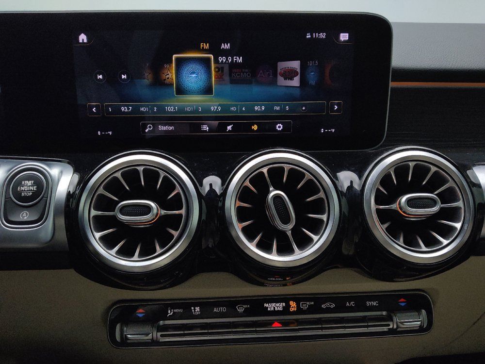 Used 2021 Mercedes-Benz GLB 250 w/ Premium Package image 25