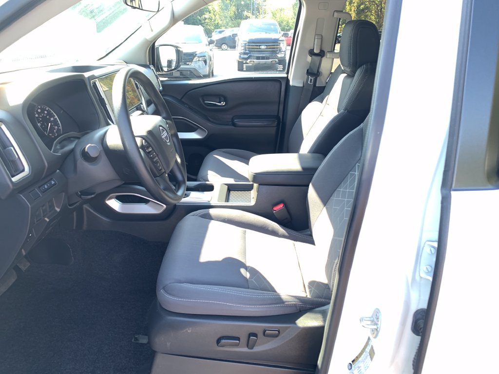 Used 2025 Nissan Frontier SV AWD/4WD image 18