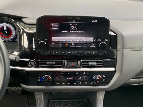 Used 2024 Nissan Pathfinder Platinum FWD image 15