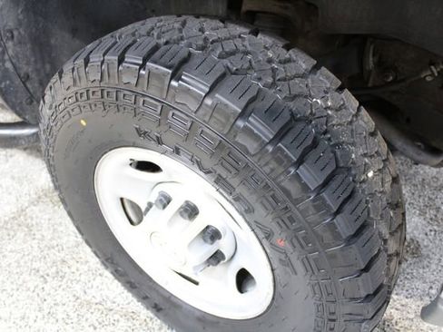 Used 2006 Chevrolet Silverado 2500 W/T w/ Heavy-Duty Power Package image 26