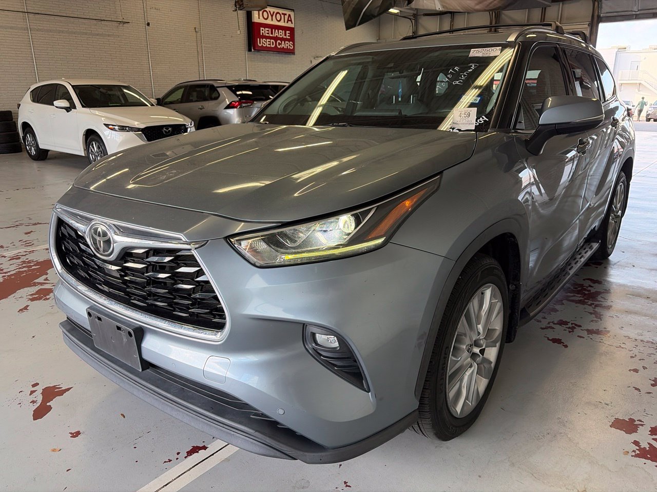 Used 2021 Toyota Highlander Limited FWD image 6