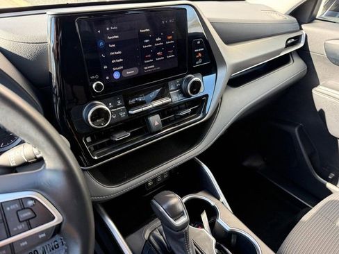 Used 2024 Toyota Highlander LE image 26