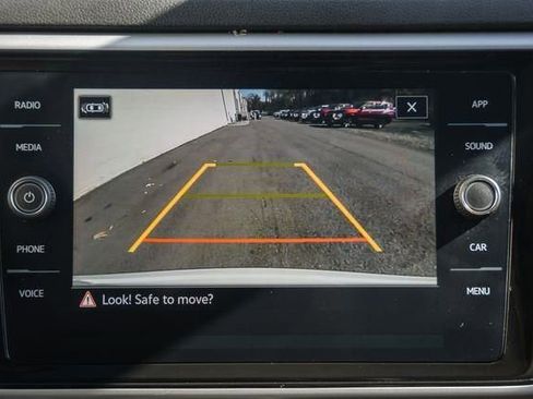 Used 2023 Volkswagen Atlas Cross Sport SE w/ Panoramic Sunroof Package image 3