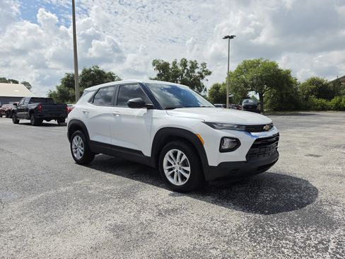 Certified 2021 Chevrolet TrailBlazer LS FWD image 2