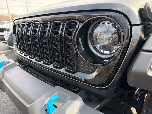 Used 2024 Jeep Wrangler Unlimited Willys 4xe AWD/4WD image 4