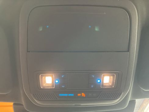 Used 2020 Ford Explorer XLT w/ Comfort Package image 20