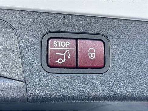 Used 2018 Mercedes-Benz GLC 300 4MATIC w/ Premium Package image 29