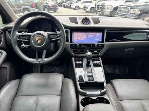 Used 2022 Porsche Macan image 10