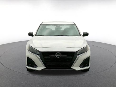 Used 2025 Nissan Altima 2.5 SV FWD image 2